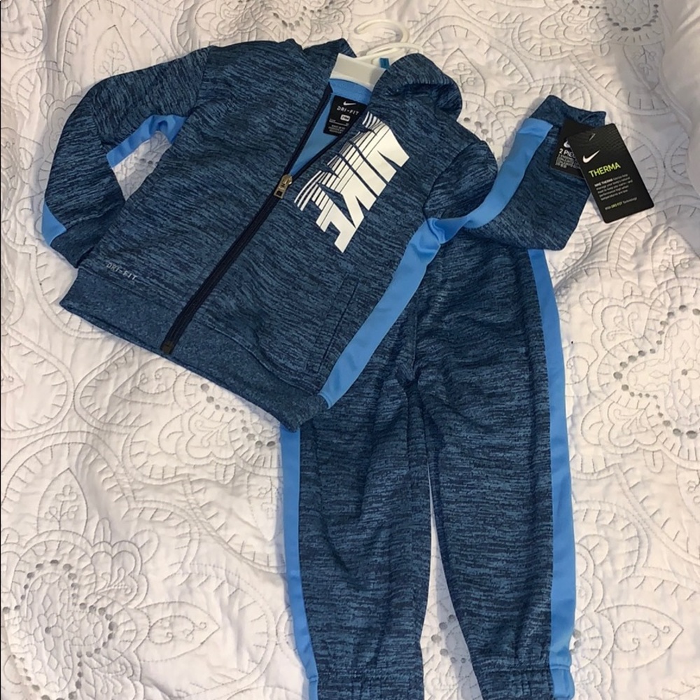 NWT toddler boys size 24 months Nike tracksuit